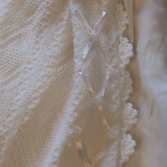 NWT Baby Girls Angels White Hooded Knit Sweater Cape 3T* - Picture 8 of 11